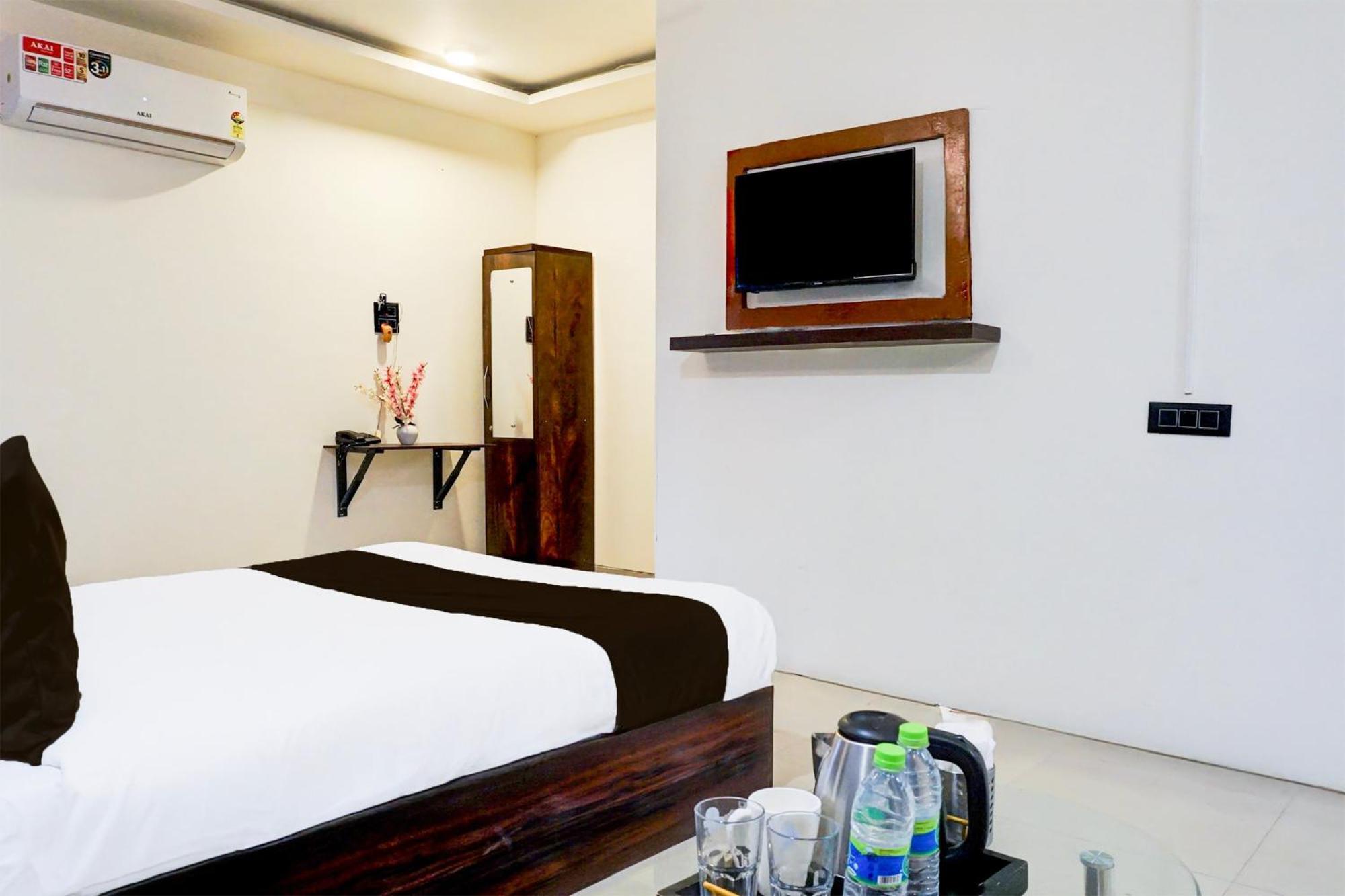 Hotel O The Highstreet Hometel Pune Bagian luar foto