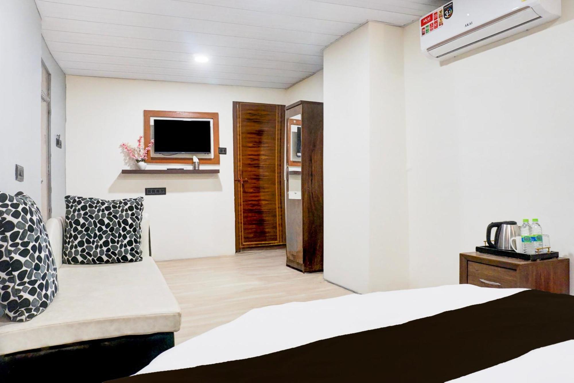 Hotel O The Highstreet Hometel Pune Bagian luar foto