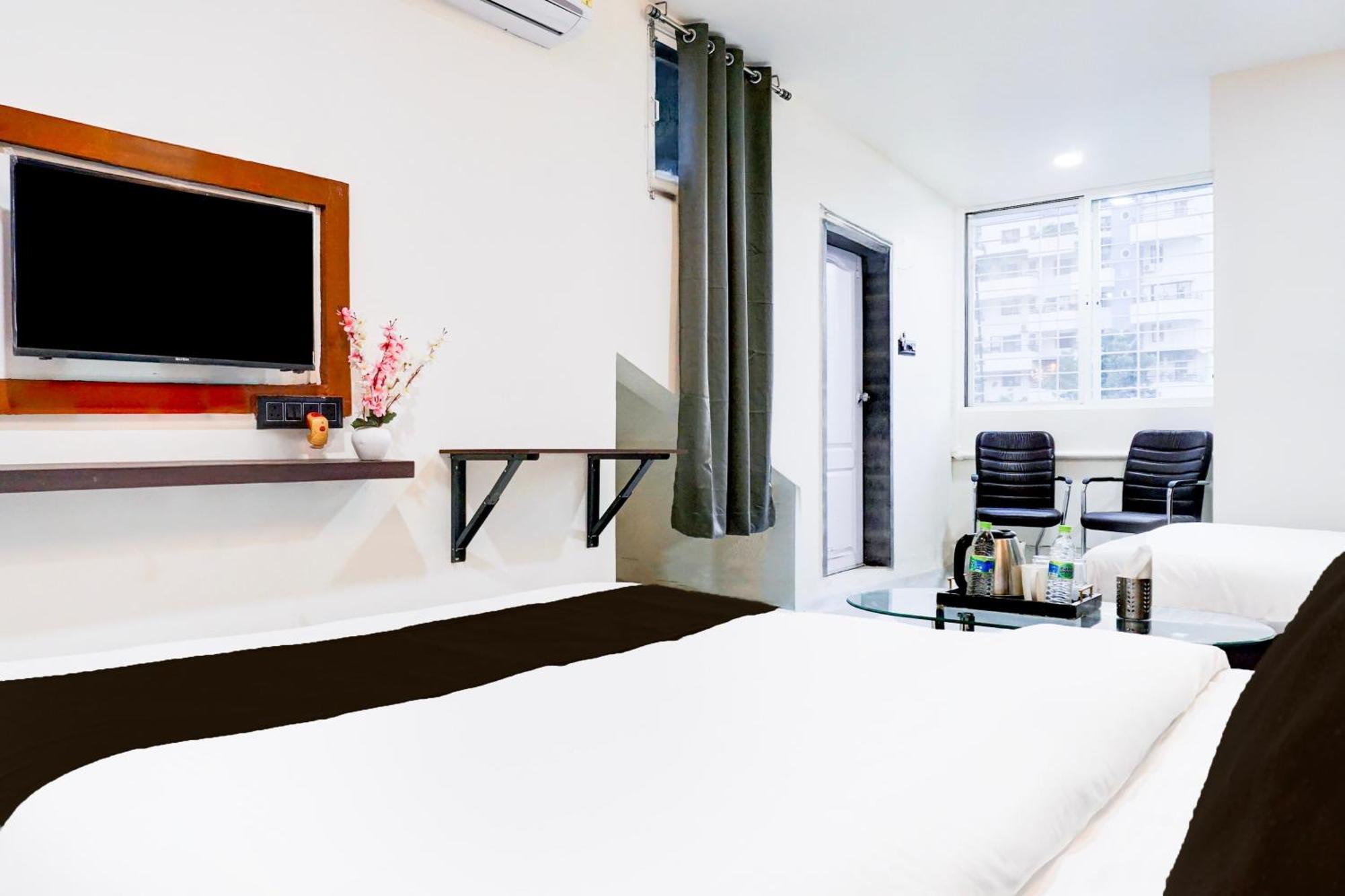 Hotel O The Highstreet Hometel Pune Bagian luar foto